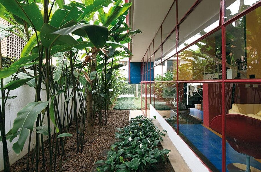 1957 yılında João Batista Vilanova Artigas’ın Carlos Cascaldi işbirliğiyle tasarladığı ev: Casa Olga Baeta 