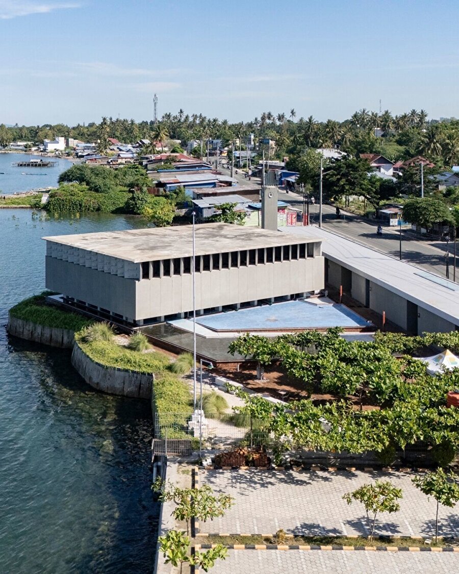 Endonezya'da afet sonrası yenilen cami: Nurul Yaqin Camii 