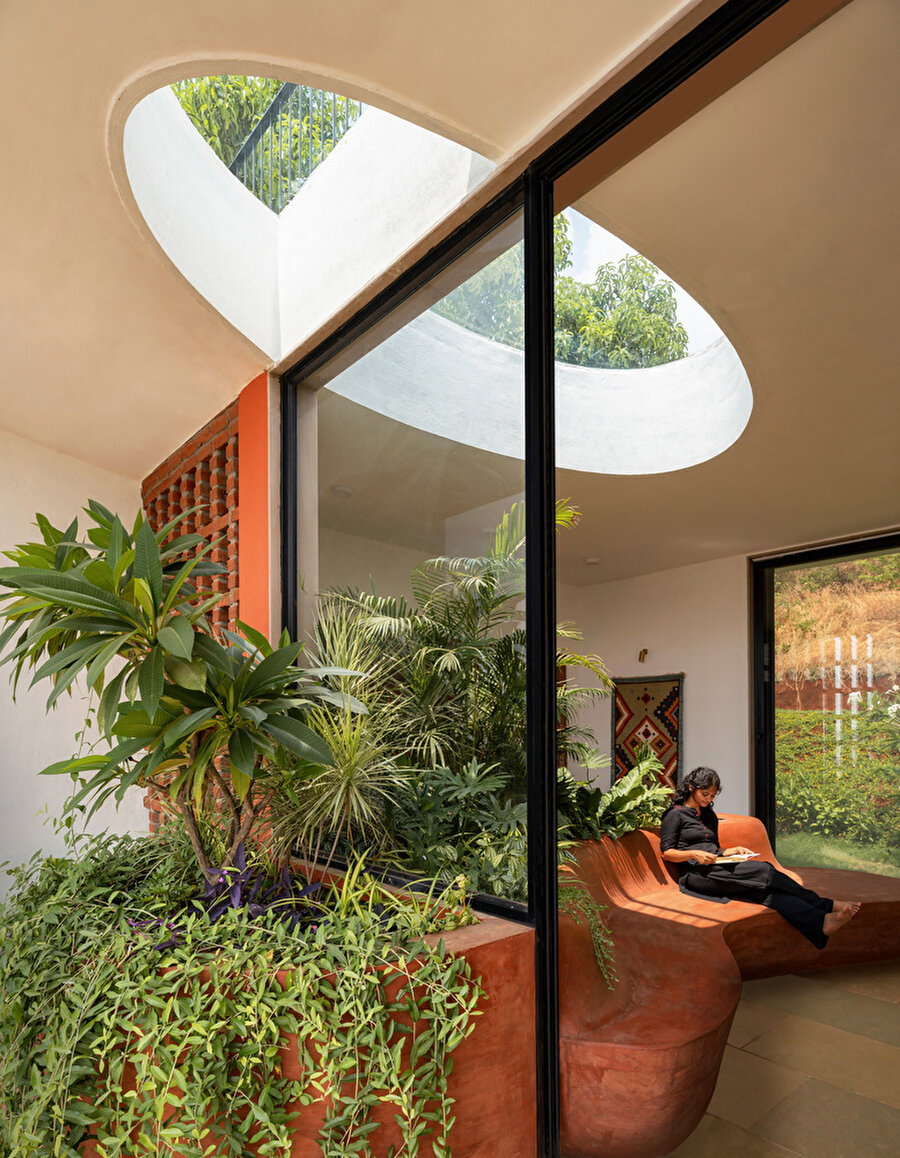 Sahyaydri Yamaçlarında Biyofilik Bir Yapı: Villa Prakriti