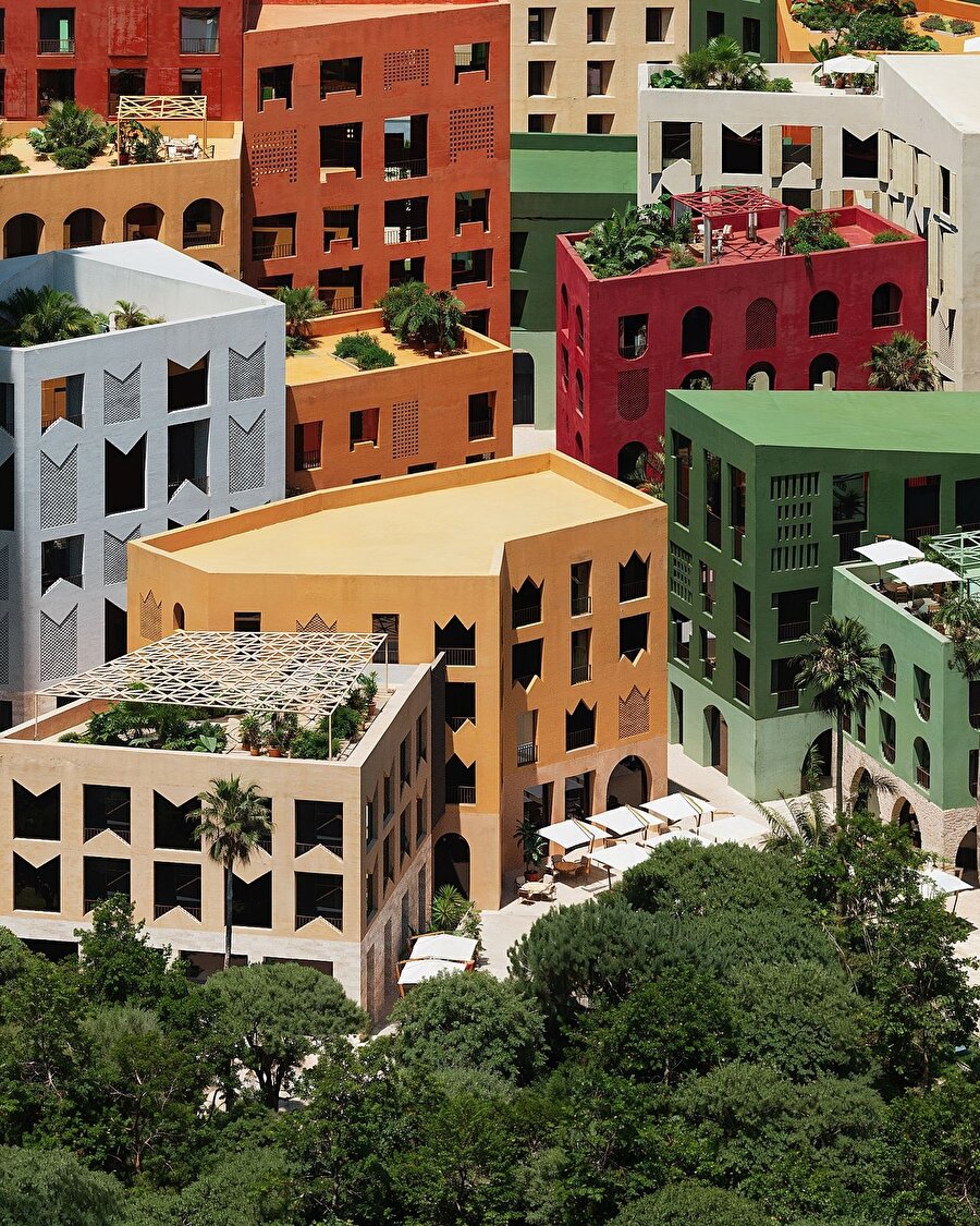 Vlore Sahilinde Yeni Yerleşim Tasarımı: Gelenekten Esinlenen Renkli Yapılar