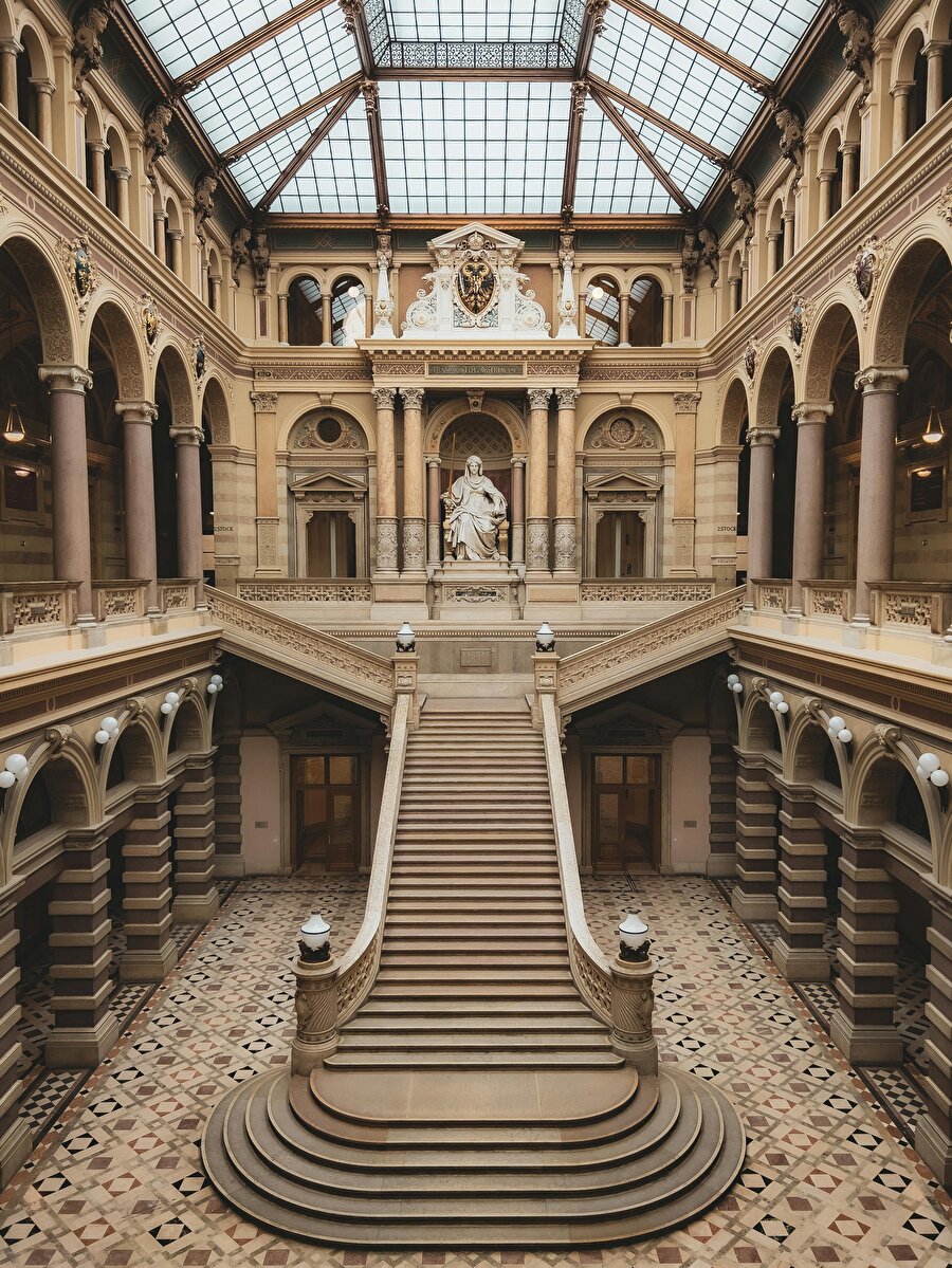 Viyana’da sessizce yükselen bir güzellik: Justizpalast ✨