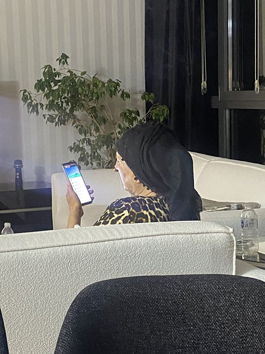 Gençliğini yaşıyor