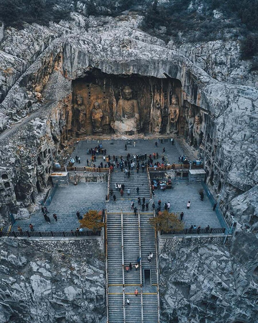 Çin’in taşlarla oyulmuş Budist mabedi: Longmen Mağaraları📍