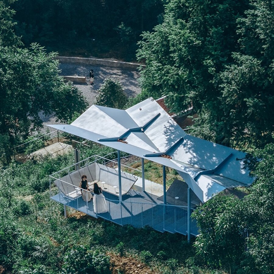 3 kısma bölünen pavilyon tasarımı: Half-Mountain Cloud Station