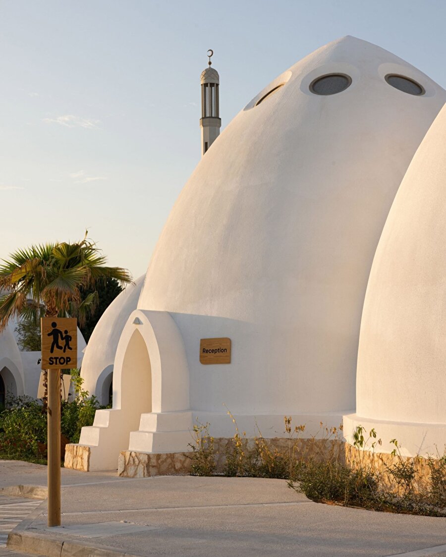 Dubai’de sivri kubbeli sınıflarıyla öne çıkan Al Fanar Okulu