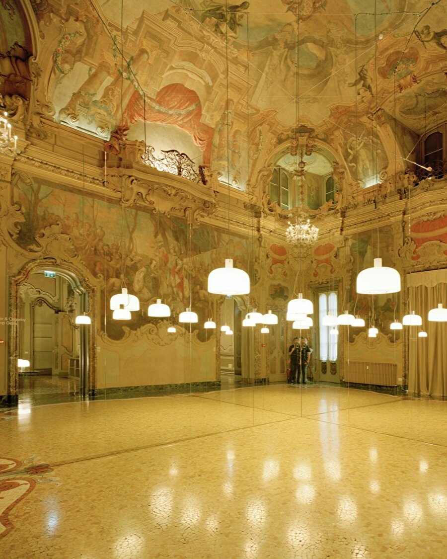 Palazzo Visconti, Milano’da üç yeni lamba enstalasyonuna ev sahipliği yaptı