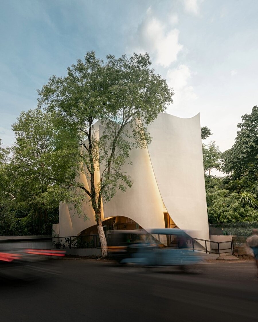  Hindistan’da çocuklar için tasarlanan yapı formuyla dikkat çekiyor