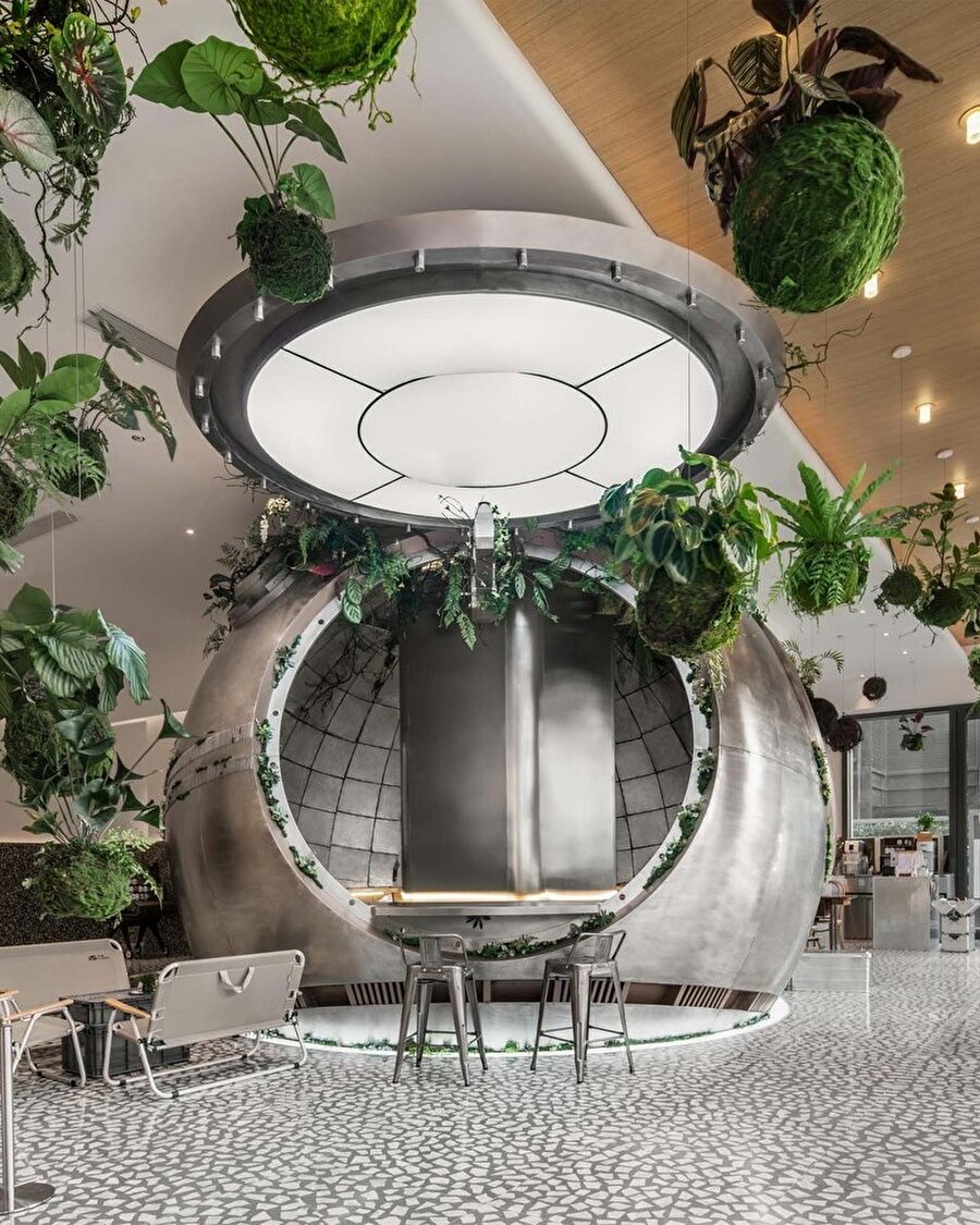 Şanghay’da küçük mekânda deneyim odaklı iç mekân tasarımı örneği