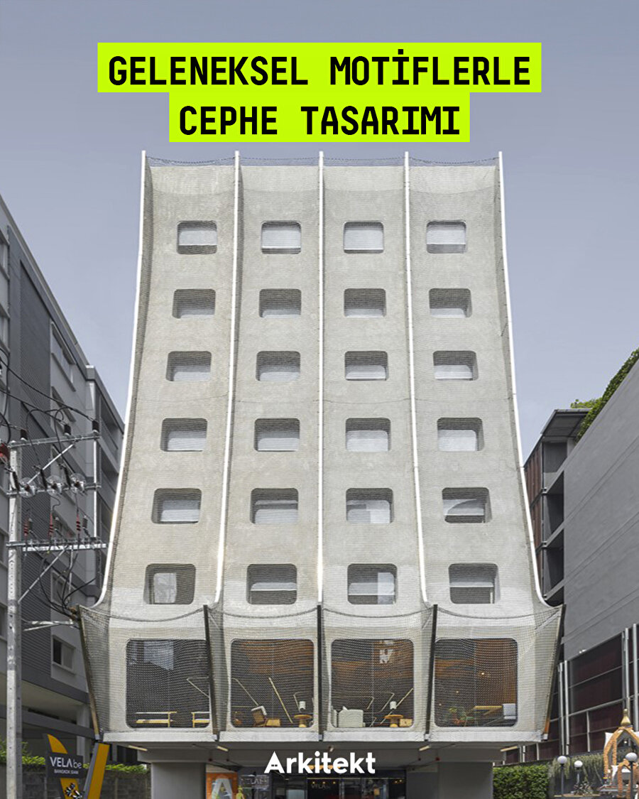 Siam Square’deki yeni otel, geleneksel Tay mimari öğelerini cephe tasarımına taşıyor