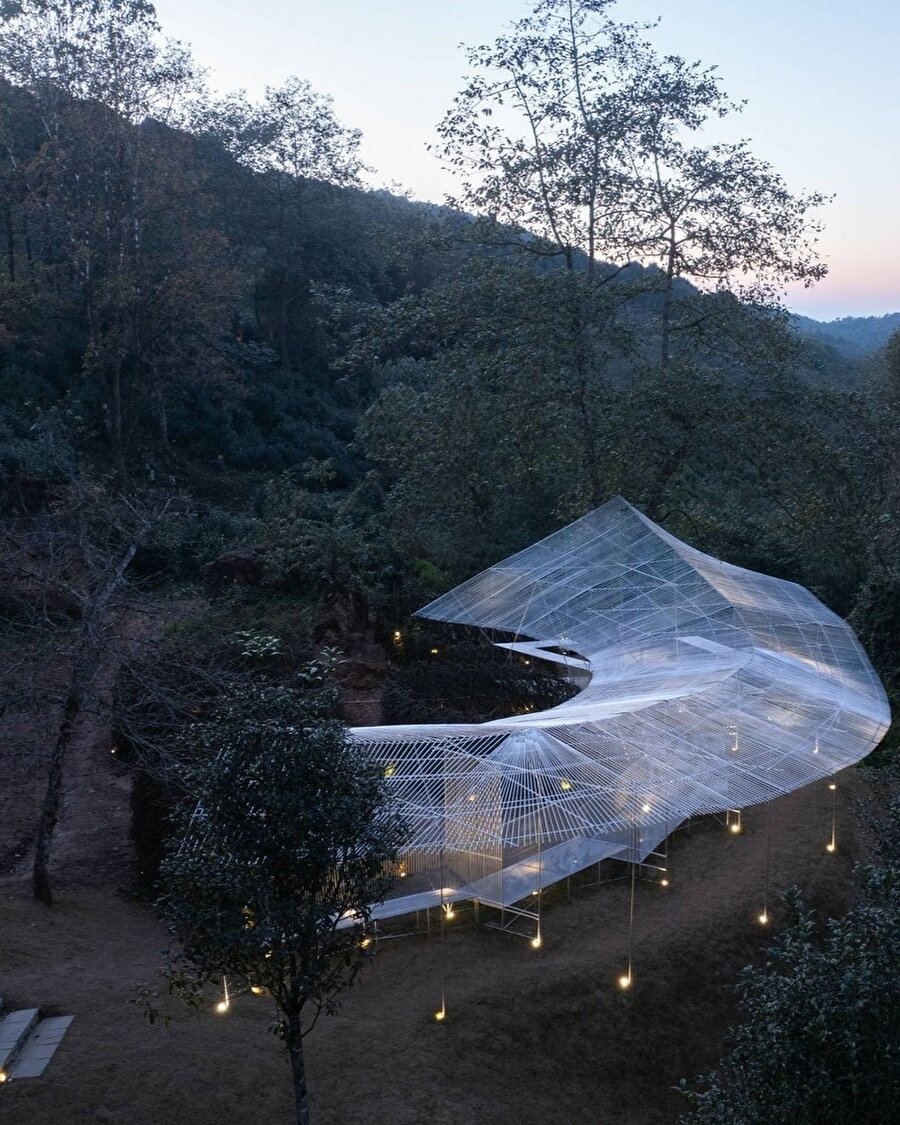 Kong Xiangwei Studio Yunnan’da doğayla uyumlu çay pavilionu tasarladı