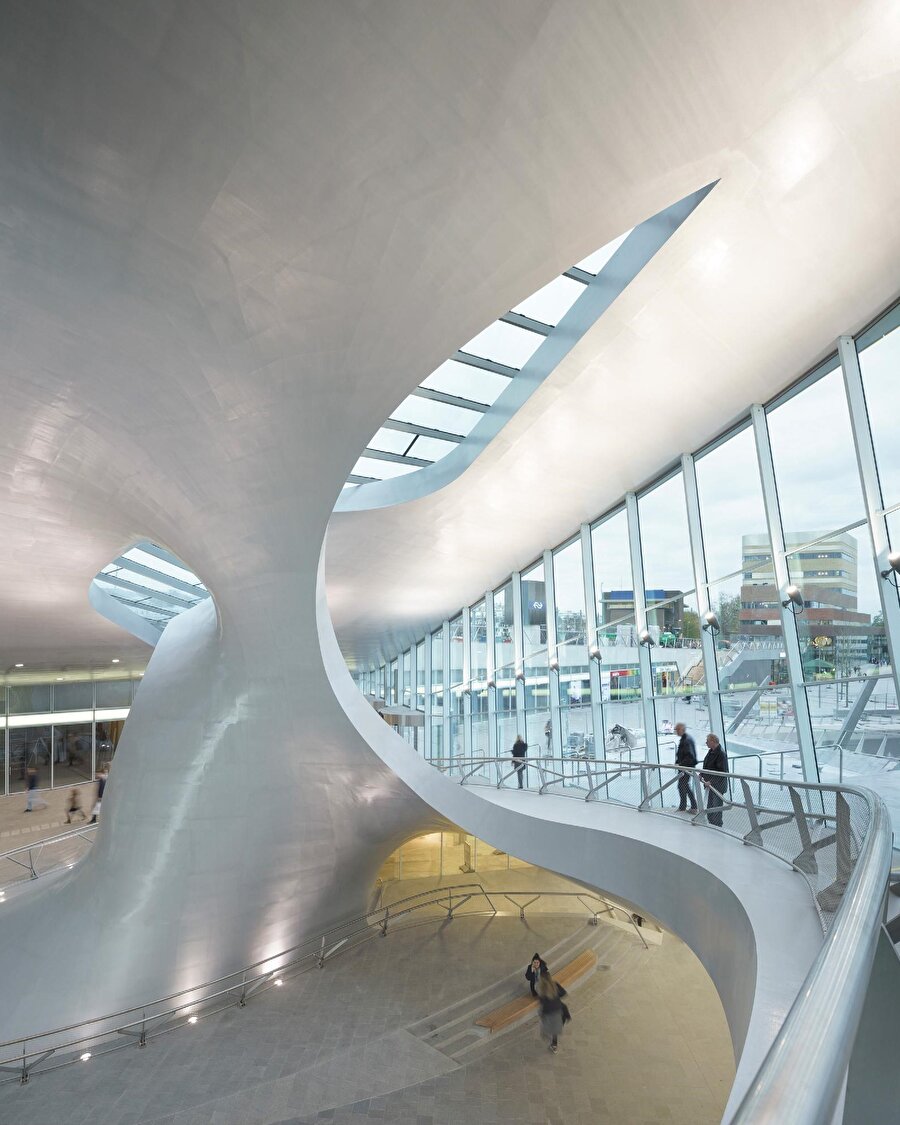  UNStudio tasarımı Arnhem Central Station kent için hangi işlevleri üstleniyor?