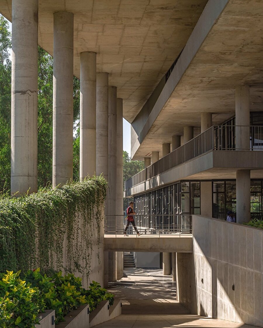 Bangalore’da inşa edilen SMVIT Kütüphanesi kampüsün sosyal merkezi oluyor