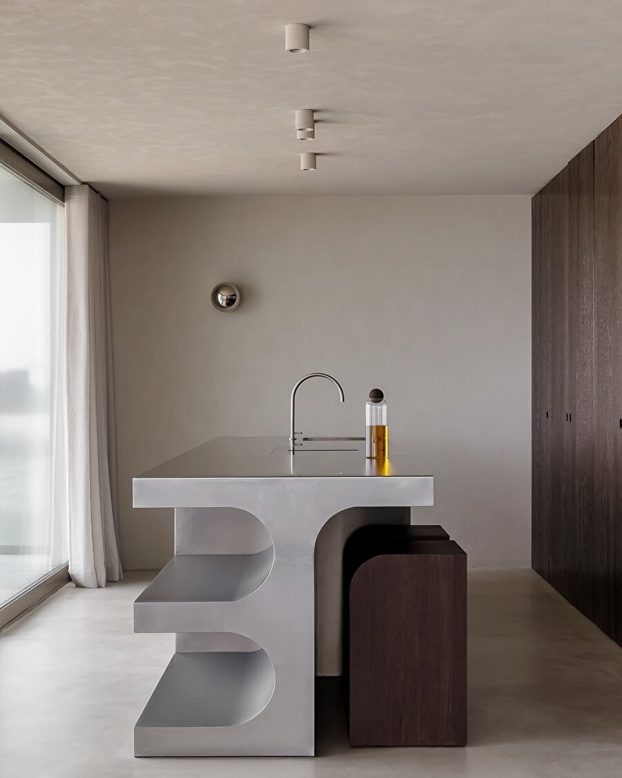 Belçikalı İç Mimar Jessy Van Gorp’tan Kuzey Denizi Manzaralı İç Mekân Tasarımları