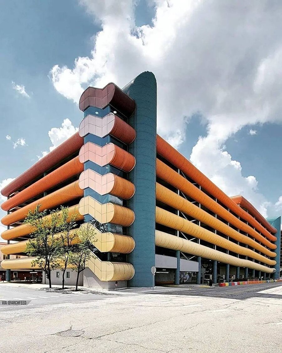 1989’da inşa edilen Division Street Garage hâlâ tartışma konusu oluyor