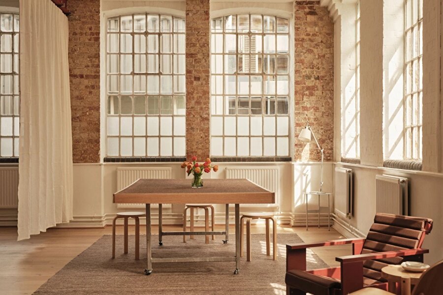 Doğu Londra’da yeniden kullanım ilkeleriyle tasarlanan esnek ofis alanı 