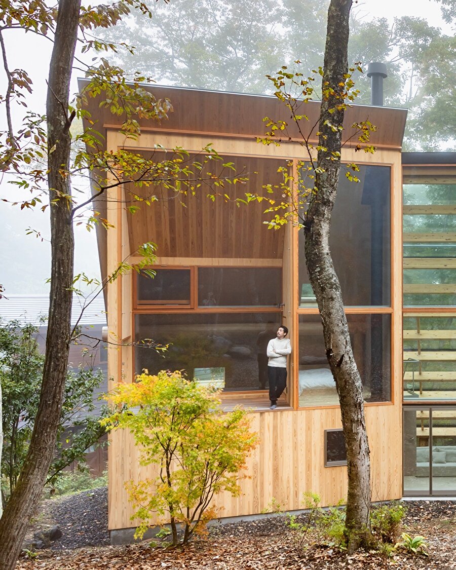  Okayama ormanlarında doğayla bütünleşen çağdaş kır evi 🏡
