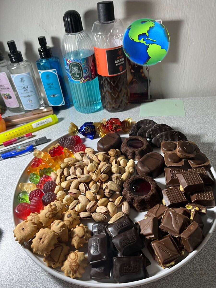 Çayı şekersiz içtiğim gün yediğim tabak