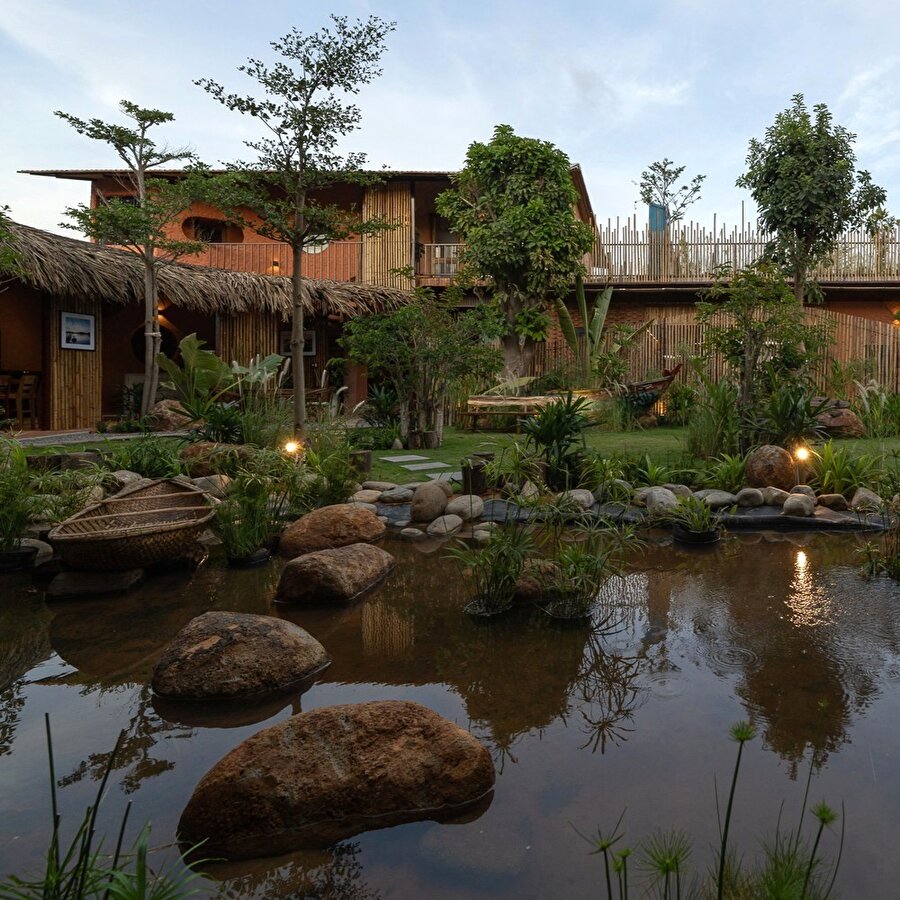 Dragonfly Retreat & Cafe, terk edilmiş bir mantar yetiştirme deposunun dönüştürülmesiyle hayata geçiriliyor