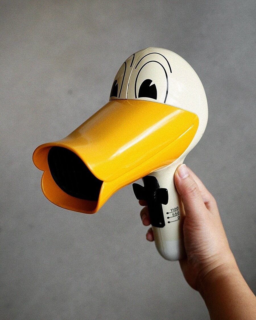 1990'lardan kalma sevimli ördek tasarımlı bir saç kurutma makinesi