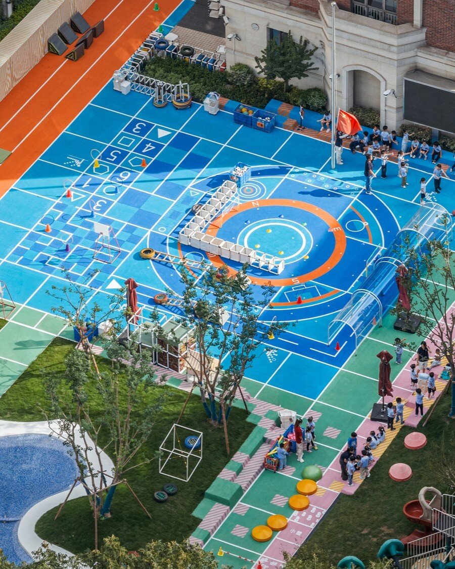  Flying Chess Anaokulu, oyun, eğitim ve ekolojik farkındalığı birleştiren bir peyzajla açık hava öğrenimini destekliyor