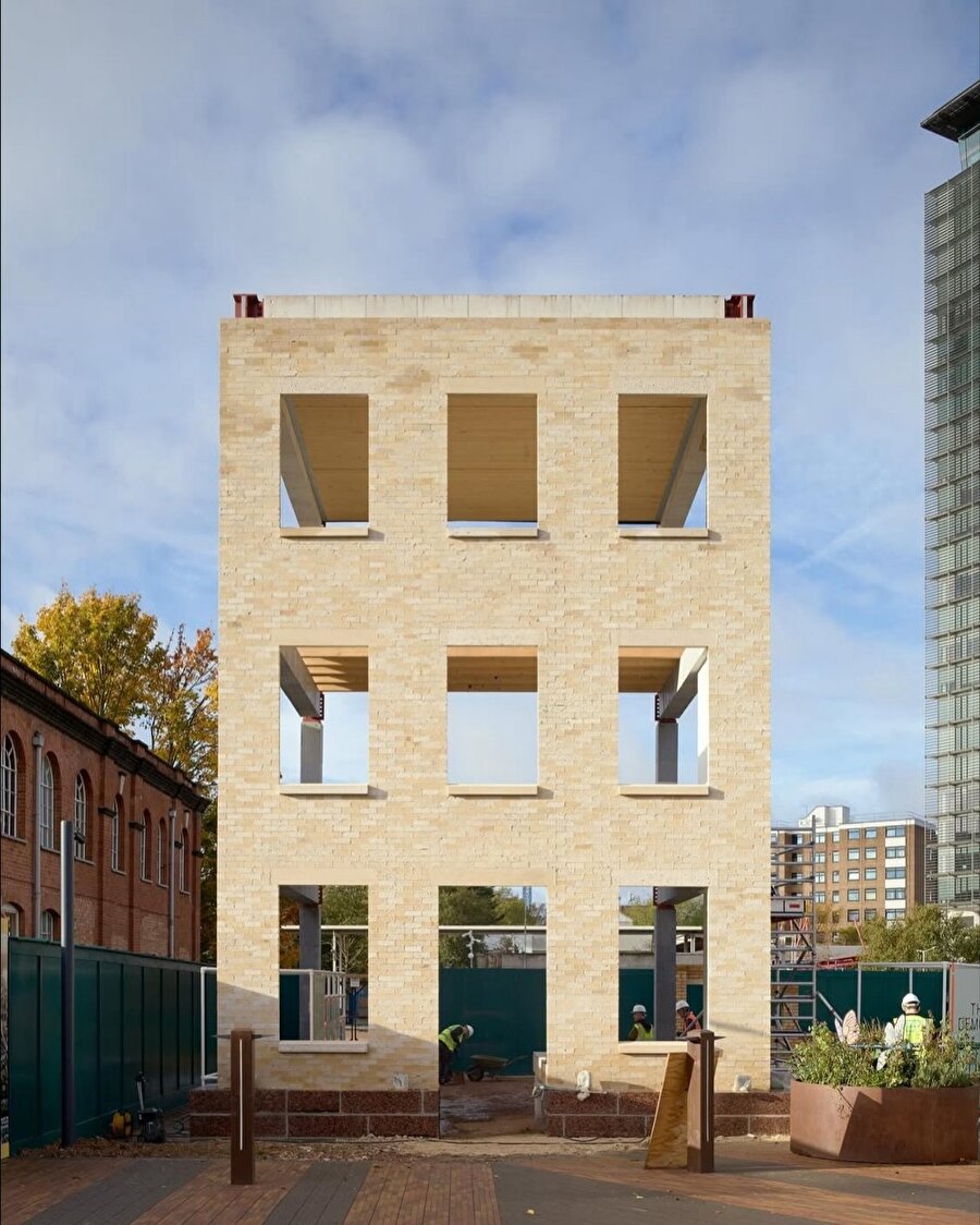 Londra’daki Stone Demonstrator’da taş taşıyıcı sistemin potansiyeli değerlendiriliyor