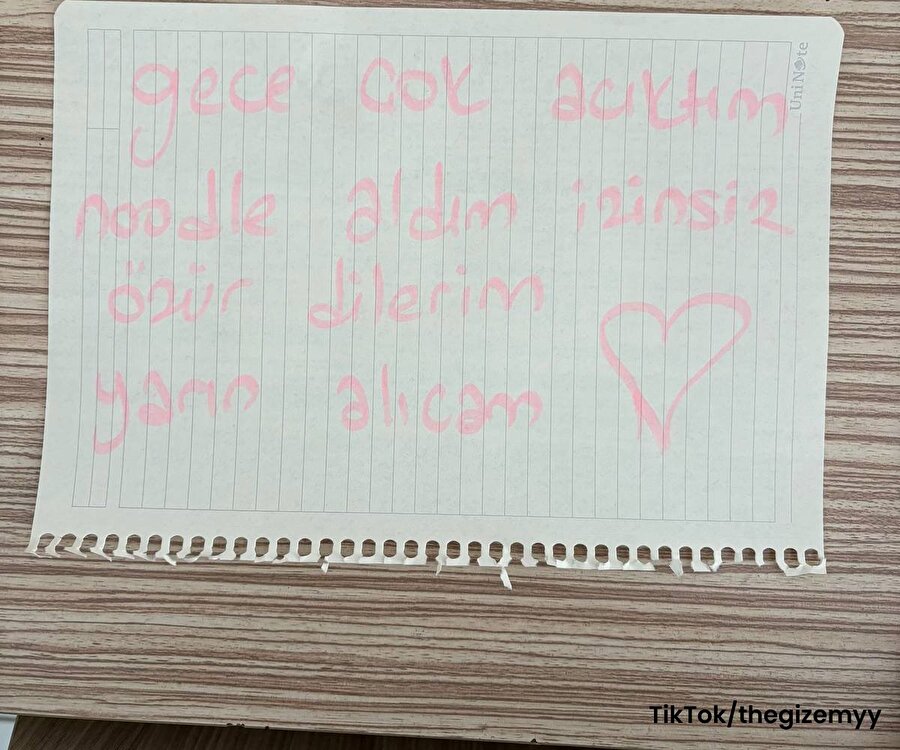 Bir genç, oda arkadaşının kendisine bıraktığı notu paylaştı