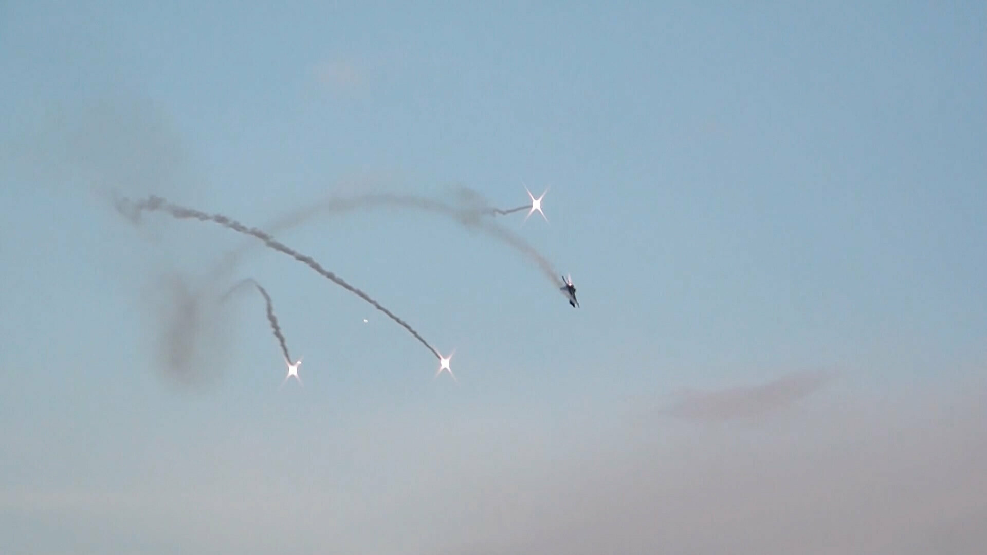 Turkish Air Force aerobatic team dazzles spectators with breathtaking ...