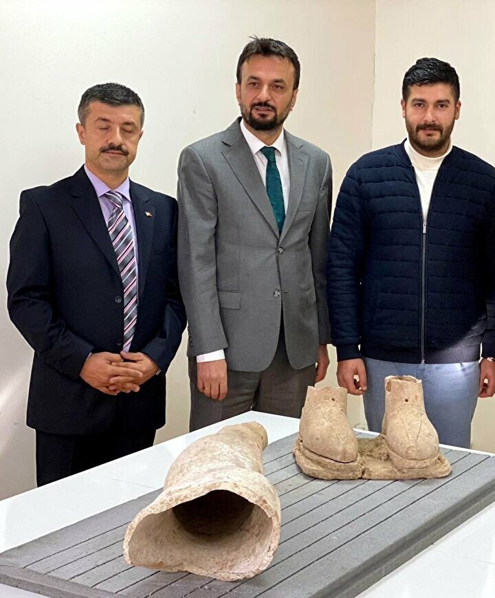Farmer stumbles upon remains of terracotta statue never before seen in Anatolia
