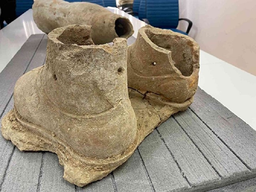 Farmer stumbles upon remains of terracotta statue never before seen in Anatolia
