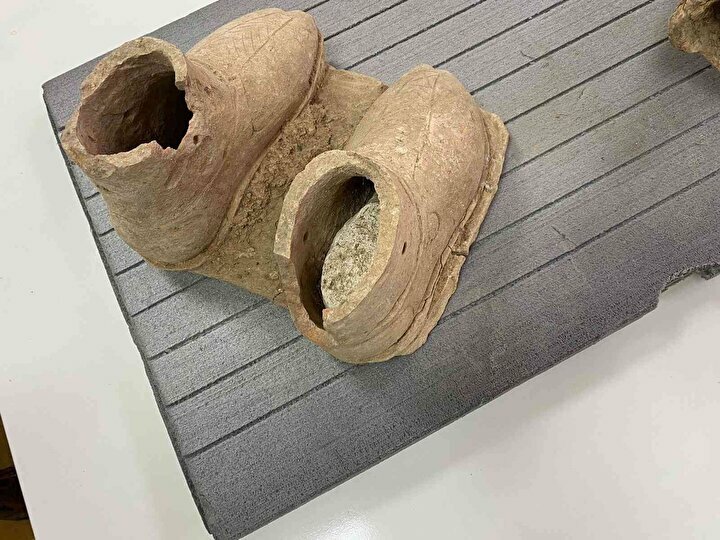 Farmer stumbles upon remains of terracotta statue never before seen in Anatolia
