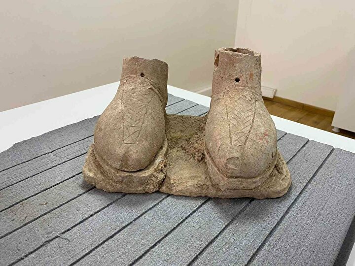 Farmer stumbles upon remains of terracotta statue never before seen in Anatolia
