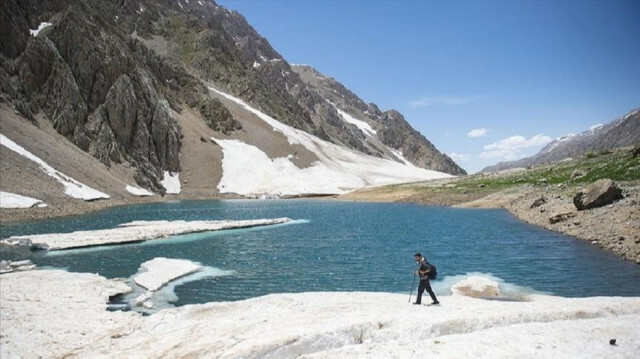 Glacial lakes in eastern Turkey enchant nature lovers