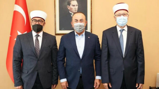 Turkey's foreign minister meets Muslim Turkish minority in Greece