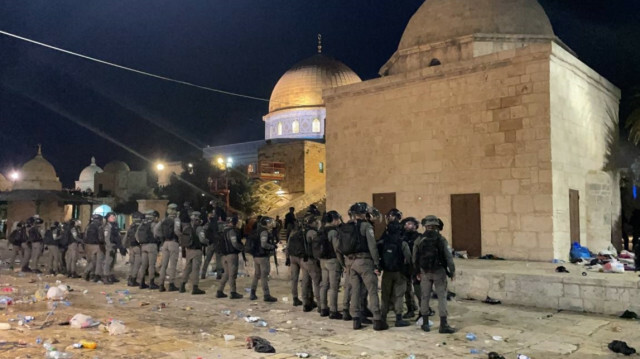 Israeli police enter Al-Aqsa Mosque in Jerusalem

