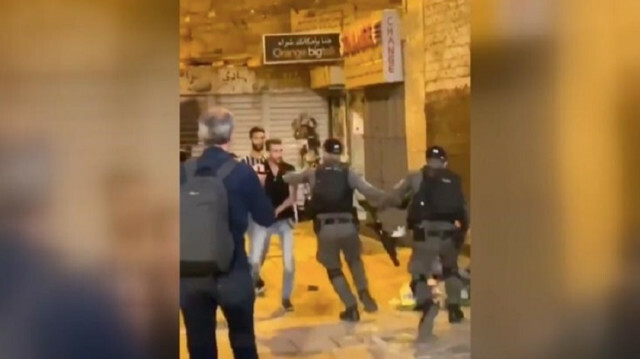 Israeli police attack Palestinians praying outside Damascus Gate
