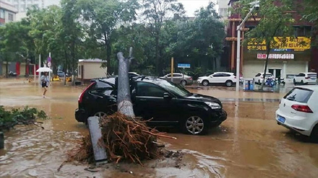 Deadly floods sweep central China