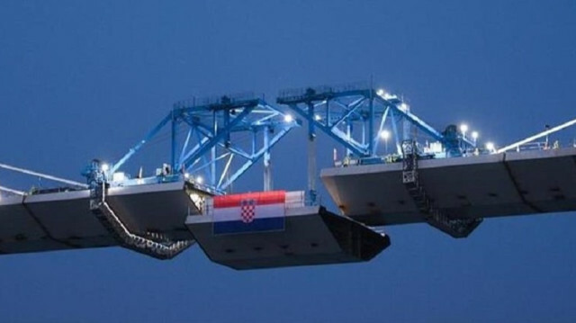 Croatia completes sea bridge connecting coastline

