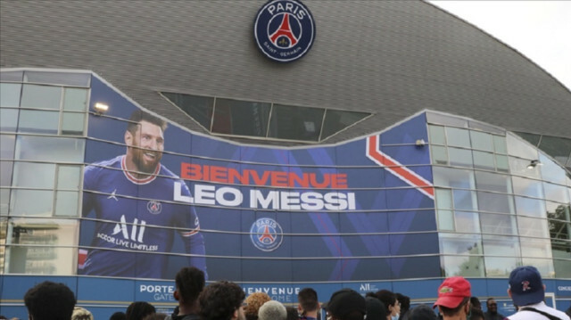 Lionel Messi signs two-year contract with Paris Saint-Germain

