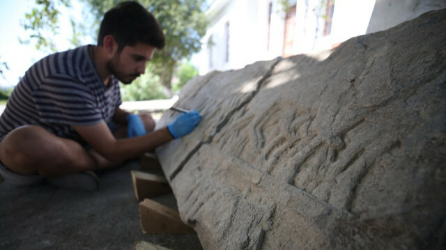 Ancient relief depicting Greek-Persian war unearthed in NW Turkey
