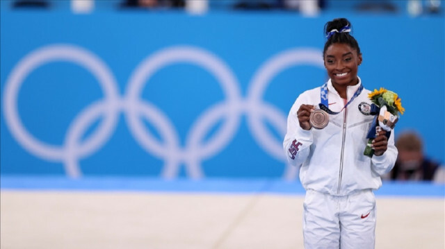 Simone Biles of USA wins third place in the Women's Balance Beam Final on day eleven of the Tokyo 2020 Olympic Games at Ariake Gymnastics Centre on August 03, 2021, in Tokyo, Japan. Photo: Ali Atmaca - Anadolu Agency