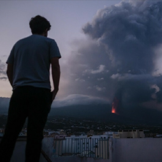 Airlines suspend flights after volcanic eruption in Spain