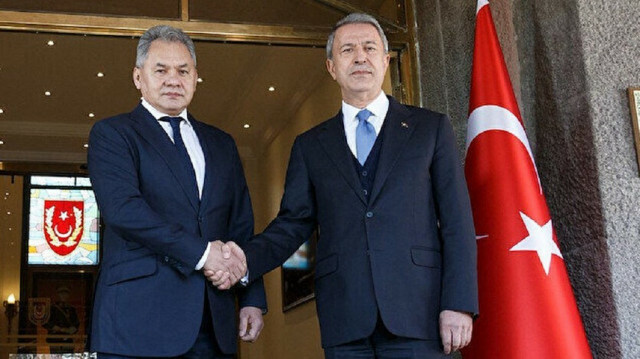 Turkish, Russian defense ministers discuss security over phone | Local News