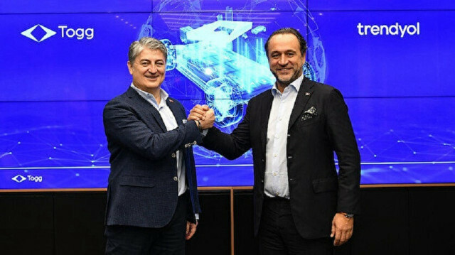 TOGG's CEO Gurcan Karakas (L) and Trendyol's President Caglayan Cetin (R)
