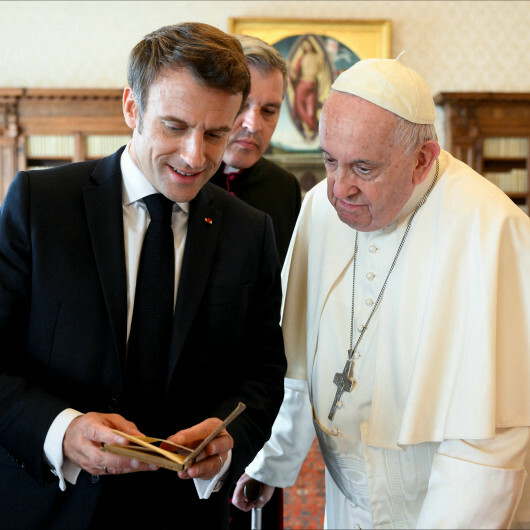 Pope discusses Ukraine, refugees with French and Greek Cypriot leaders
