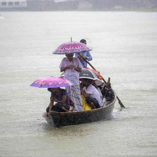 Cyclone kills 22 in Bangladesh, leaving thousands stranded