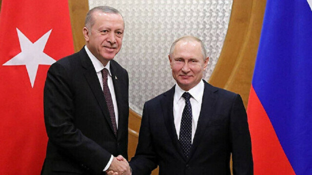 Russian President Vladimir Putin (R) and Turkish President Recep Tayyip Erdogan (L)