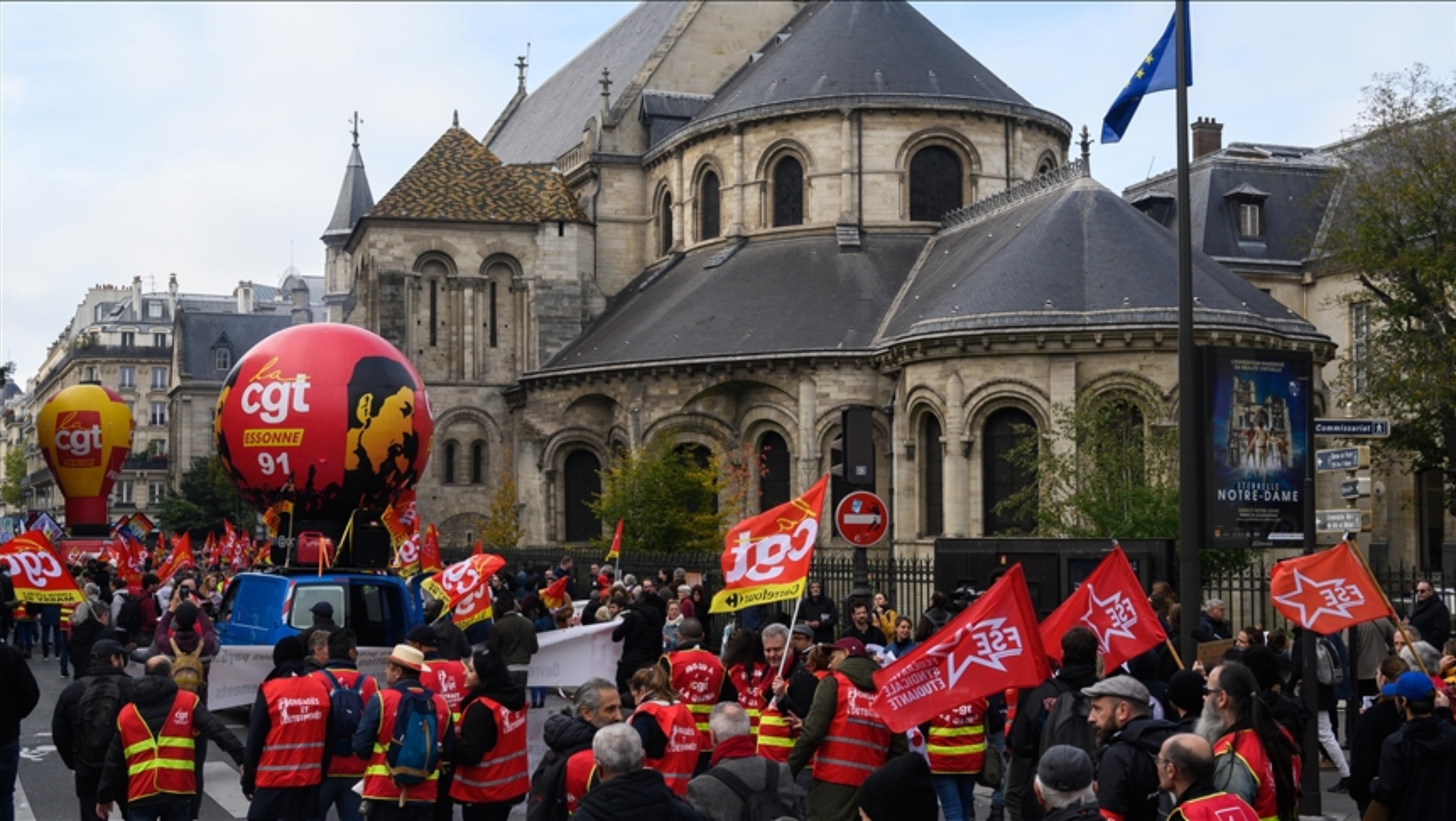 Workers stage massive general strike in France - TrendRadars UK
