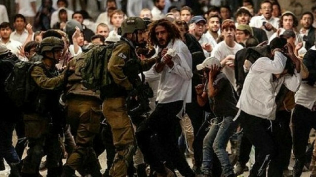 Dozens of Palestinians hurt as Israeli settlers celebrate Jewish holiday in Hebron