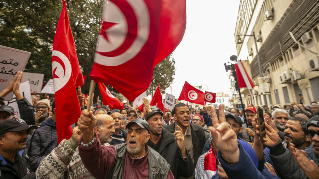  Des partisans de l'opposition tunisienne participent à un rassemblement contre la prise de pouvoir du président Kais Saied et la crise économique dans le pays /Agence Anadolu
