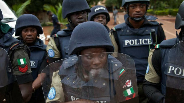 Des officiers sénégalais et nigérians de l'UNPOL suivent une formation au contrôle des foules avec des officiers de police maliens dans une académie de police à Bamako, au Mali. @ Marco Dormino - MINUSMA